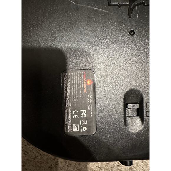 Xbox 360 Guitar Hero World Tour Sunburst Wireless w/ 2 Games Aerosmith GH3 - Picture 10 of 11